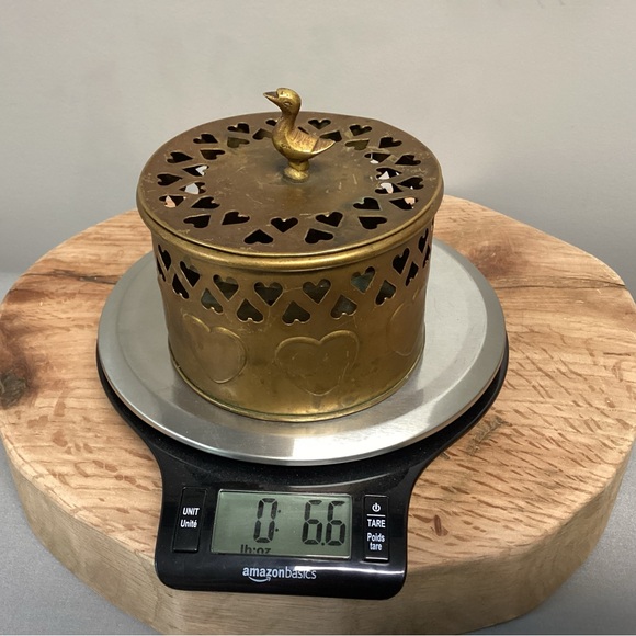 🟡 Vintage Brass Lidded Hearts Basket / Dish / Trinket Holder / Patina Farmhouse - Picture 15 of 15